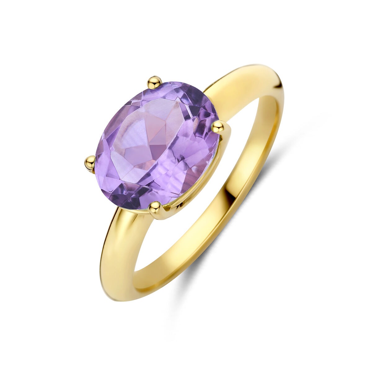 Anillo de oro amarillo de 14k con una piedra de amatista ovalada.