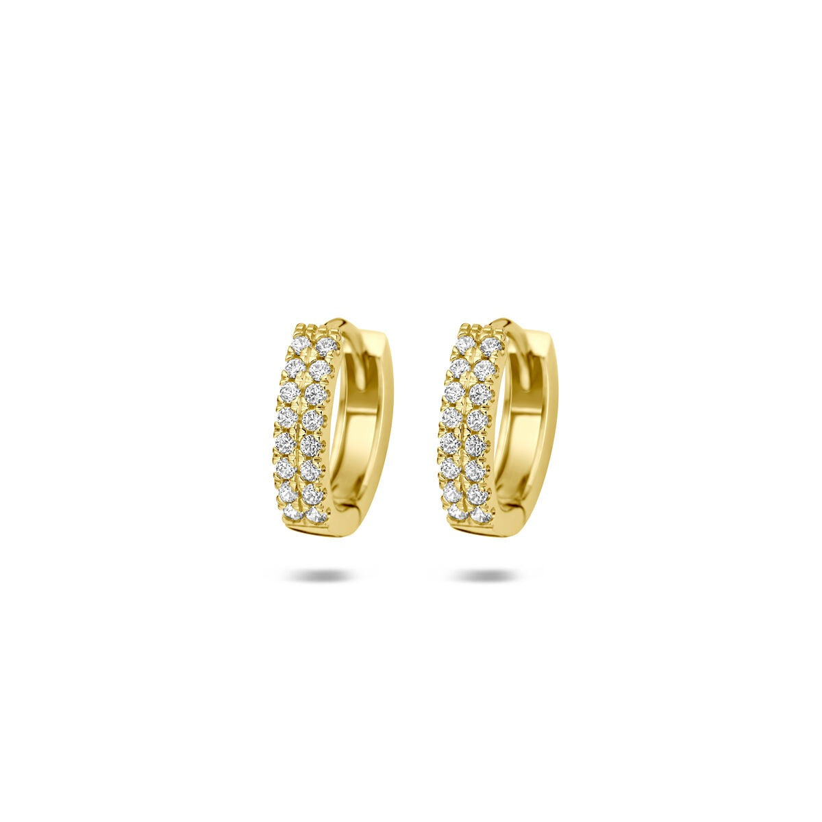 Pendientes de aro de oro amarillo de 14k con circonitas brillantes.