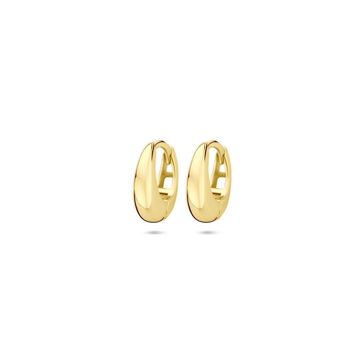 Pendientes de aro dorados de plata.