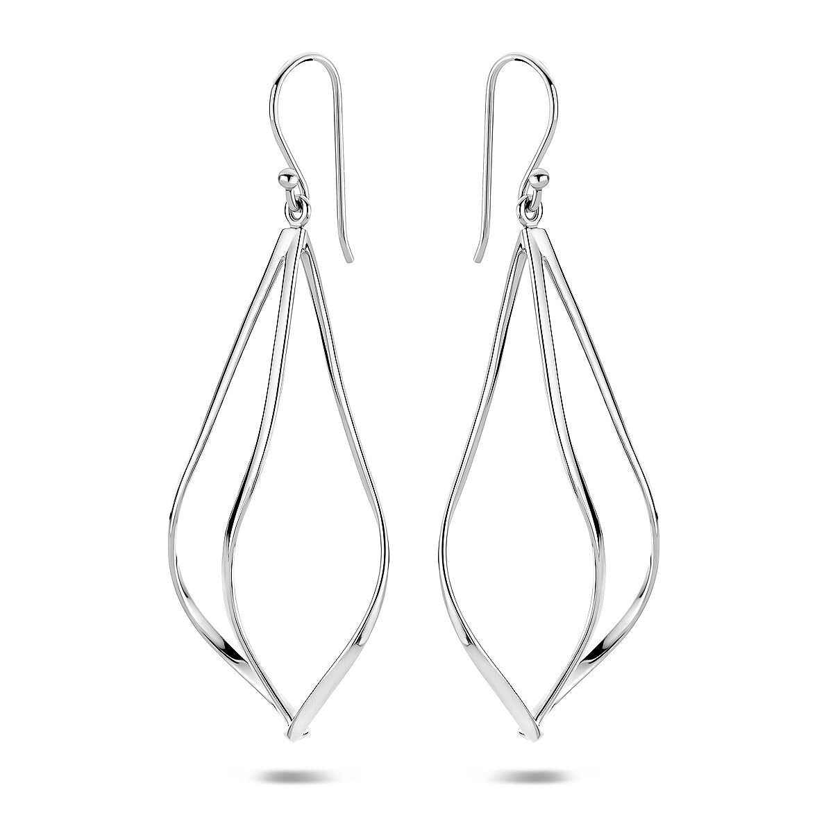 Pendientes largos de plata rodiada en forma de gota con diseño estilizado y brillante.