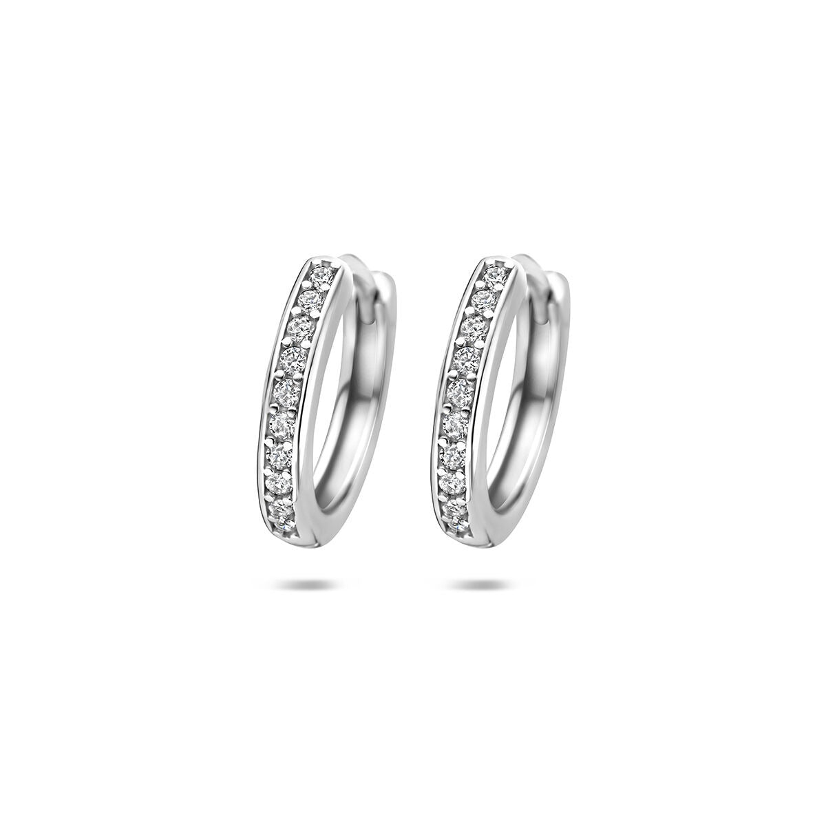 Aros de plata 925 rodiada con circonitas brillantes en un diseño sencillo y moderno.