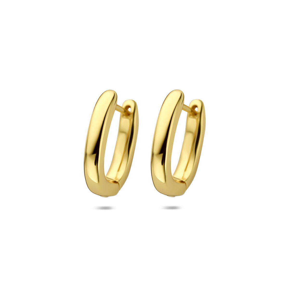 Pendientes de aro dorados con un diseño clásico y acabado brillante.