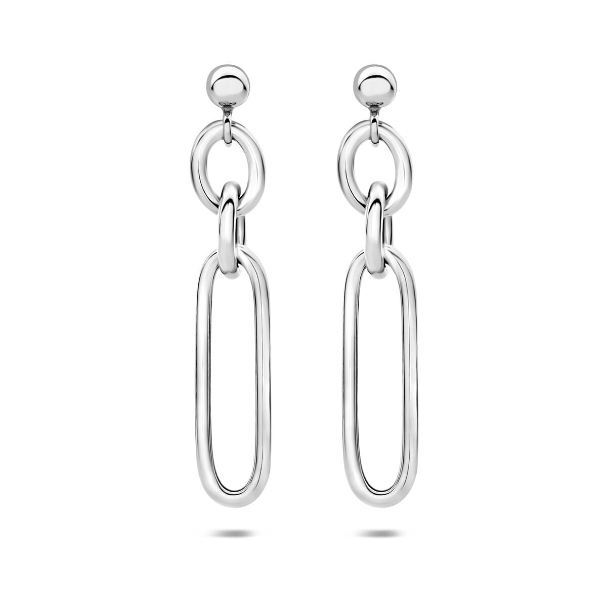Pendientes largos de plata rodiada con forma ovalada y detalles en eslabones.