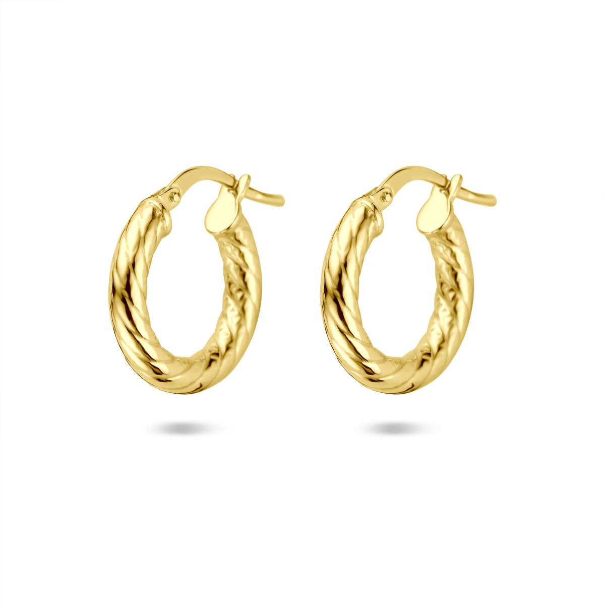 Aros de oro de 14k con diseño trenzado y 3 mm de ancho.