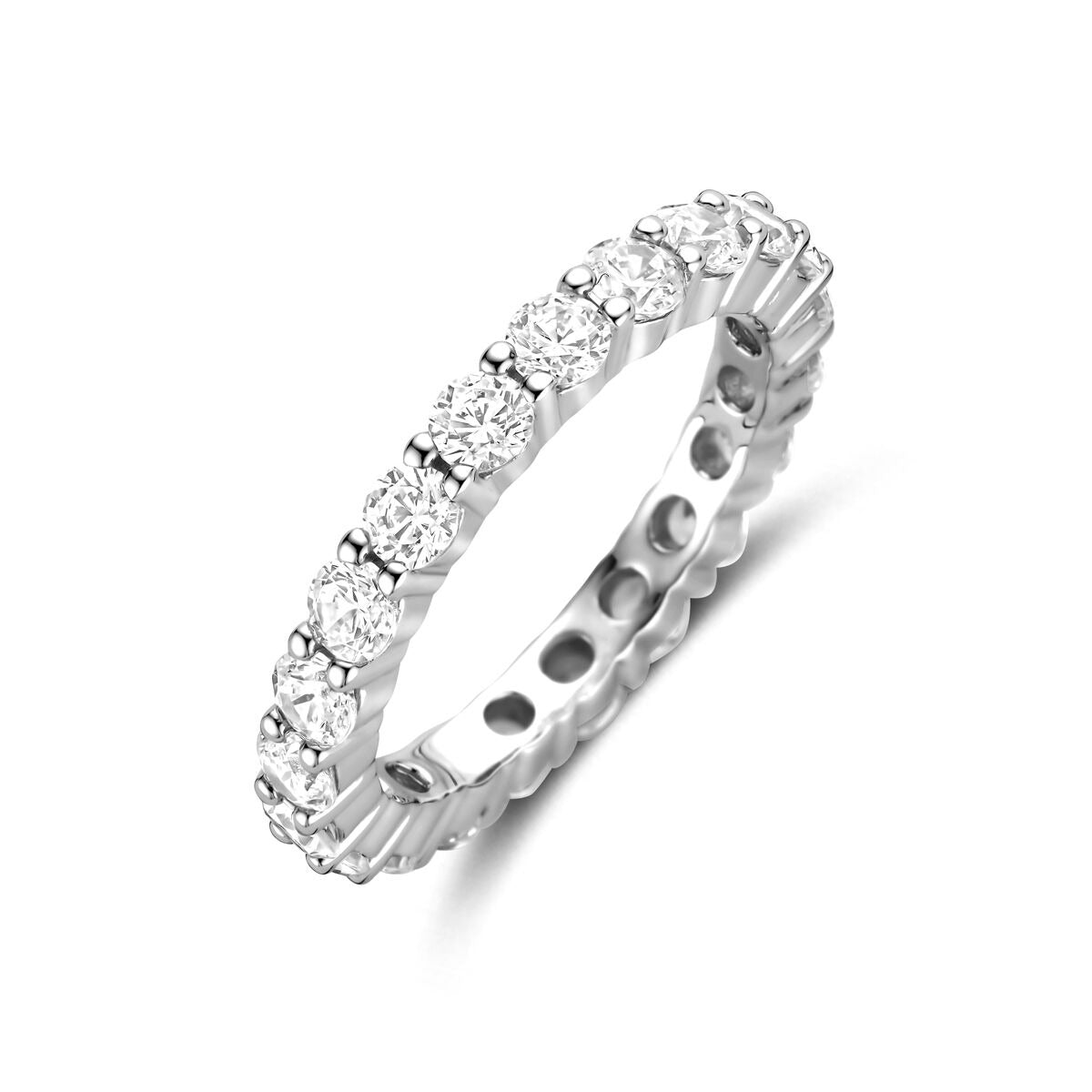Anillo de plata para dama con circonitas, de 3 mm de ancho y diseño brillante.