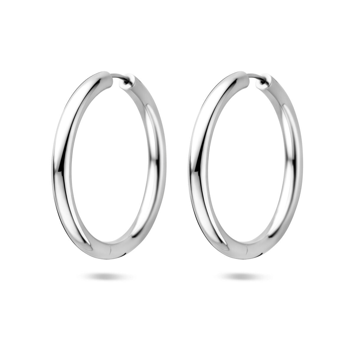Pendientes de aro de plata rodiada de 39 mm.