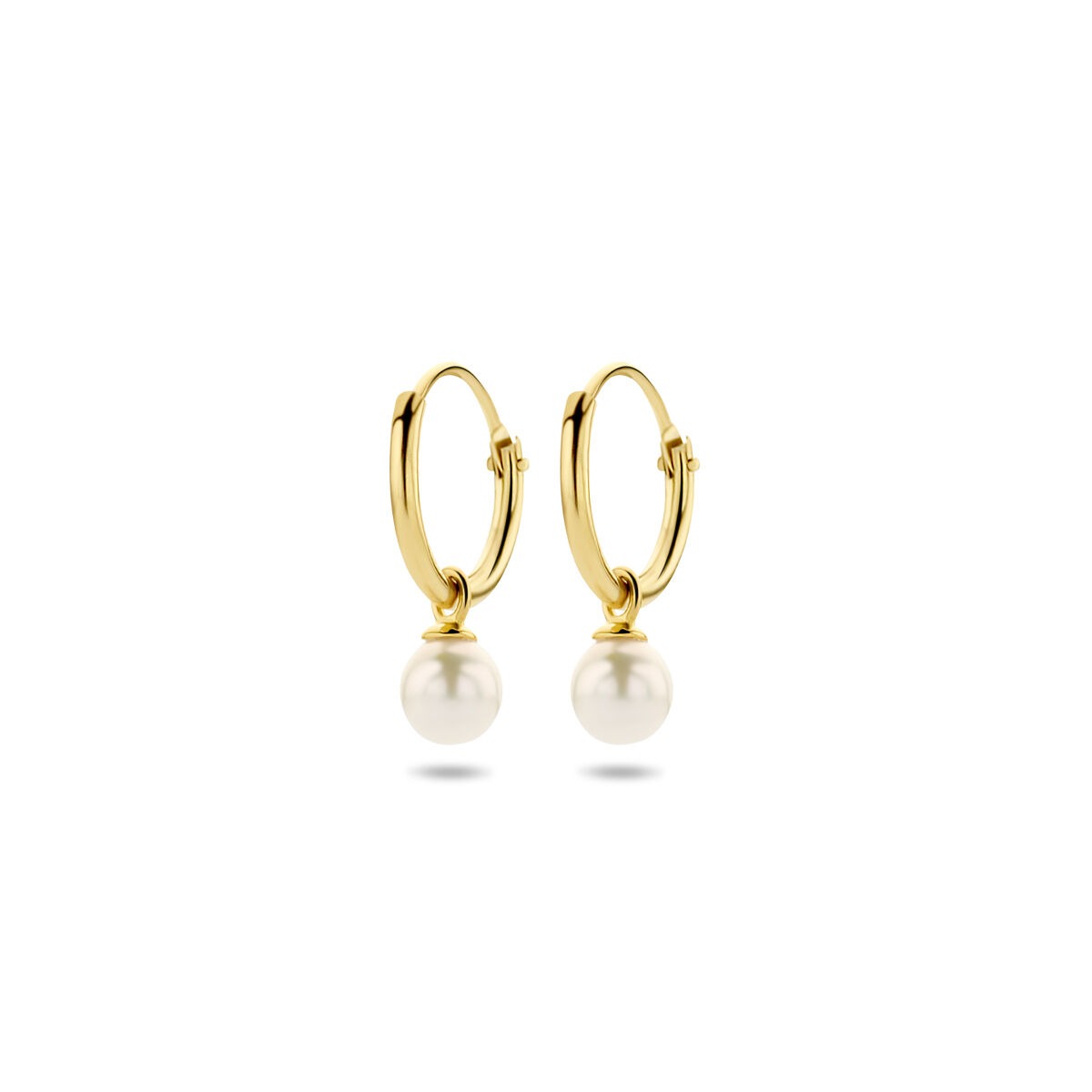 Aros dorados con perla de agua dulce de 14k.