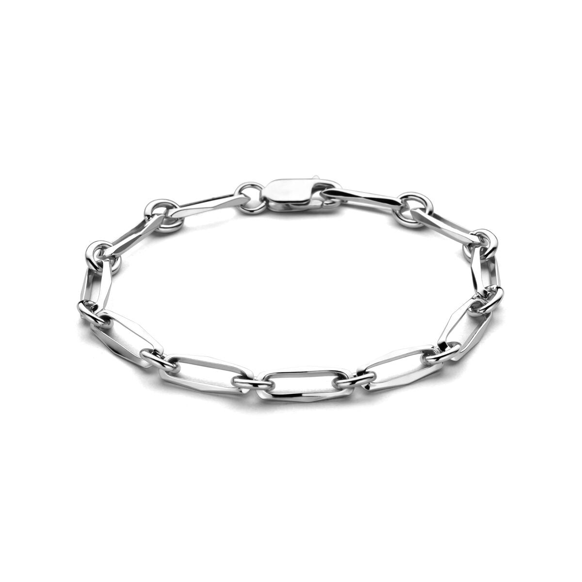 Pulsera de plata con eslabones cerrados de 5.5 mm.
