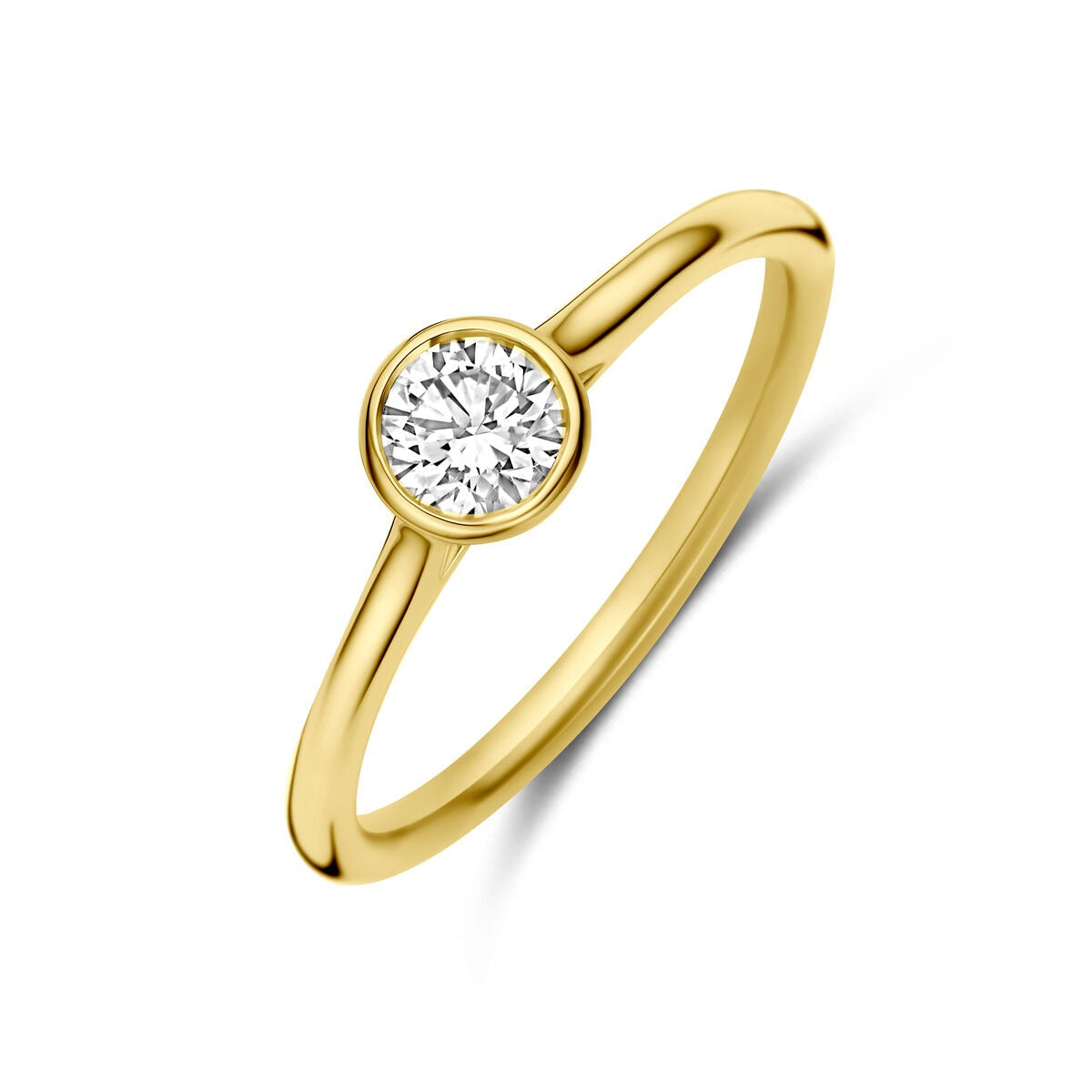 Anillo de oro amarillo de 14k con un diamante solitario de 0,40 ct.