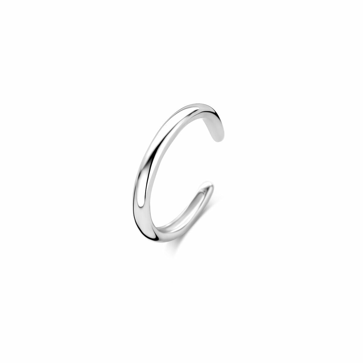 Ear cuff de plata 925 rodiada con un diseño liso y curvado.