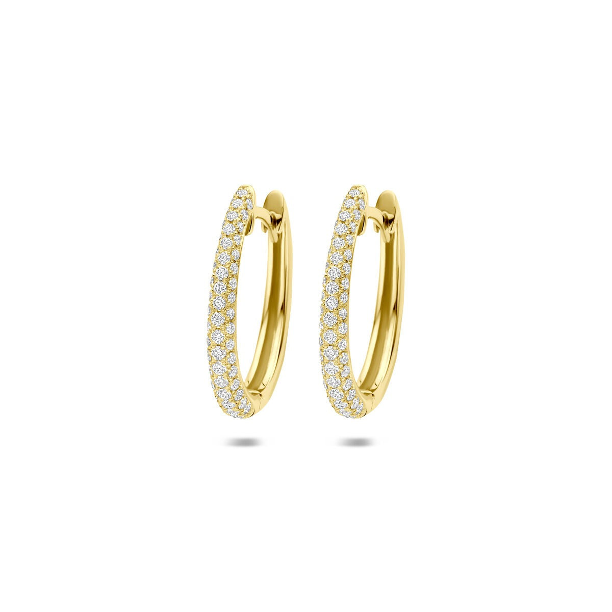 Aros de oro de 14 quilates con diamantes brillantes.