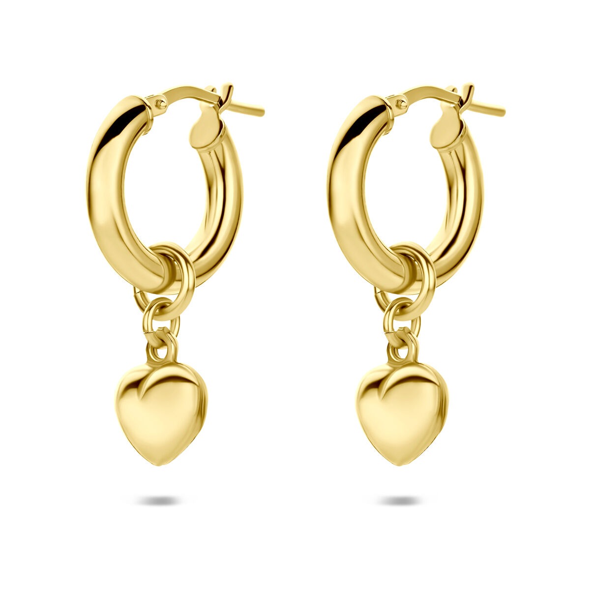 Pendientes de aro dorados con colgante en forma de corazón.