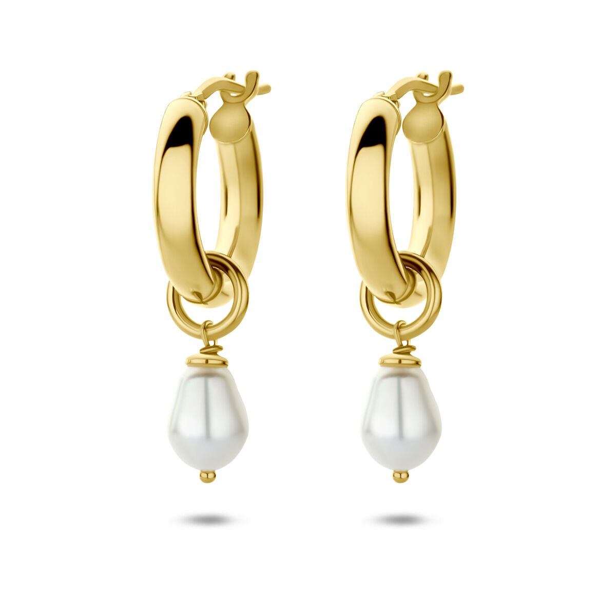 Aros dorados de plata 925 con perla de agua dulce colgante.