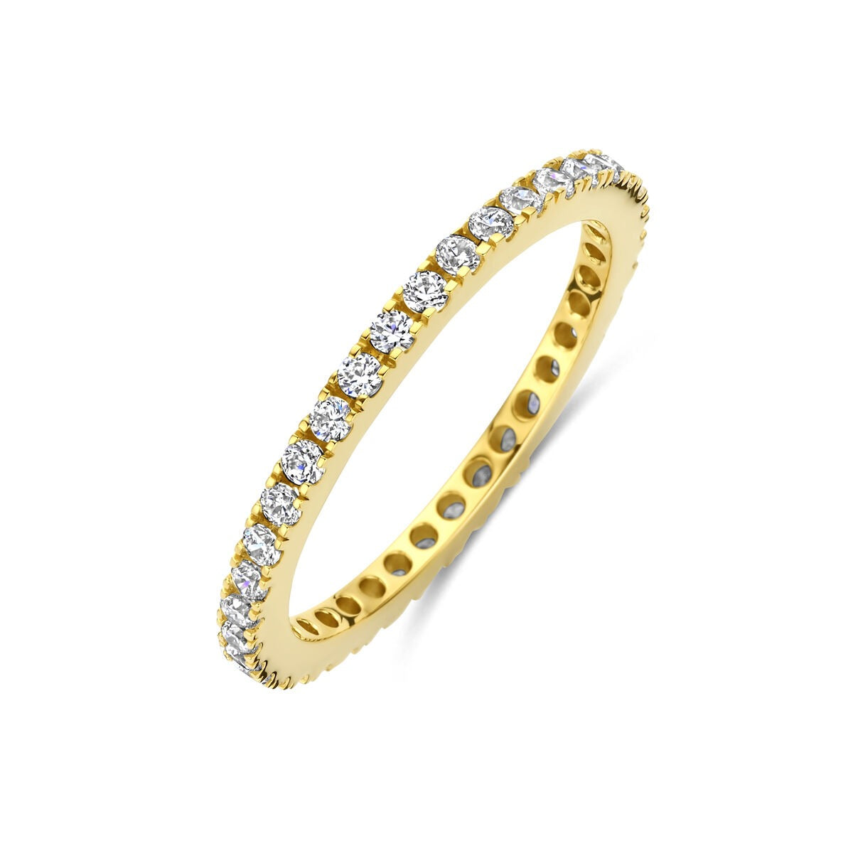 Anillo de plata 925 bañado en oro con circonitas brillantes en toda su circunferencia.