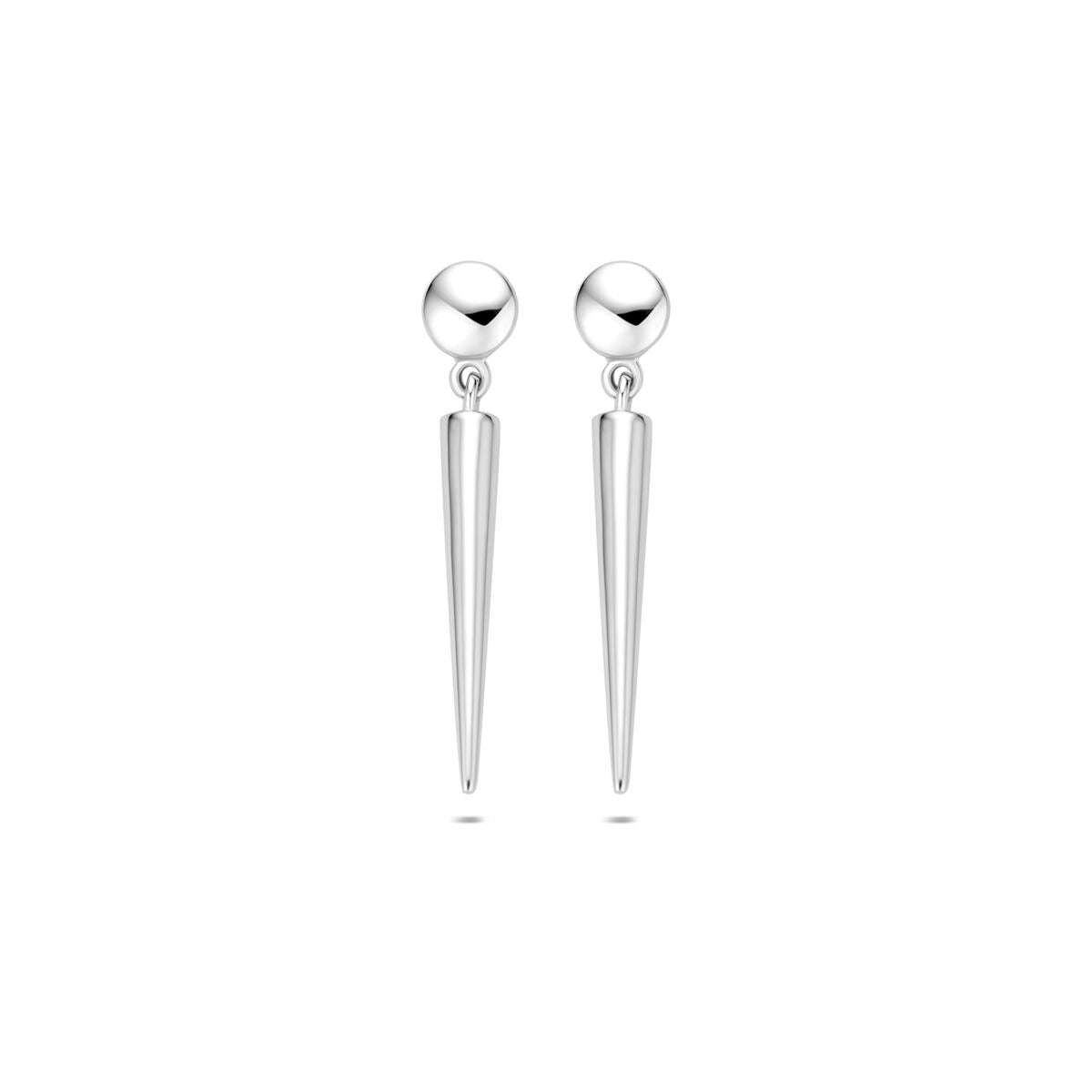 Pendientes largos de plata con acabado en rodio, con forma cónica y brillante.
