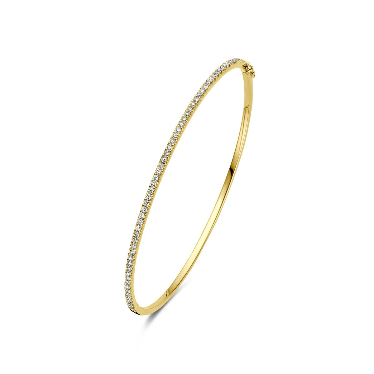Brazalete de oro amarillo de 14k con diamantes en un diseño delgado y brillante.