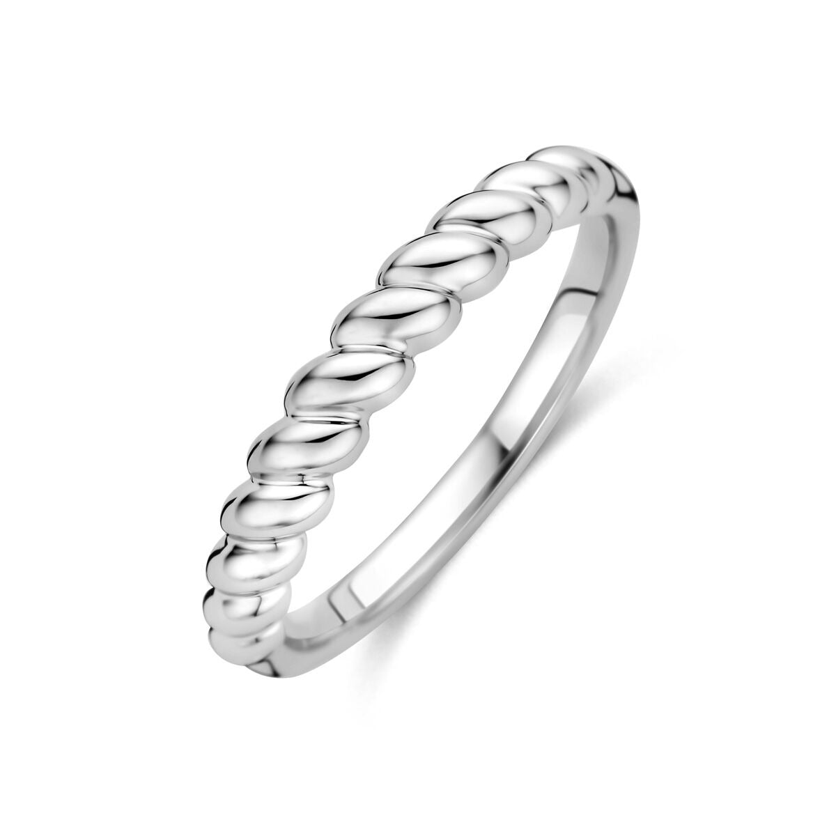 Anillo de plata 925 rodiada con diseño trenzado y acabado brillante.