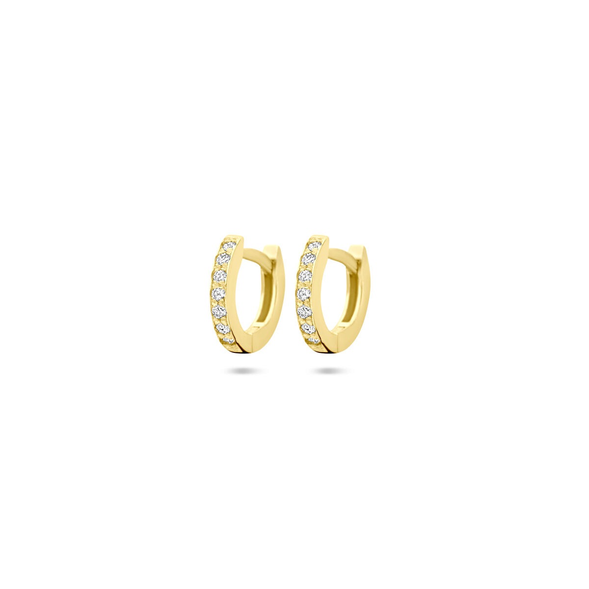Aros de oro de 14k con diamantes, de 10 mm, con un diseño curvado y brillante.