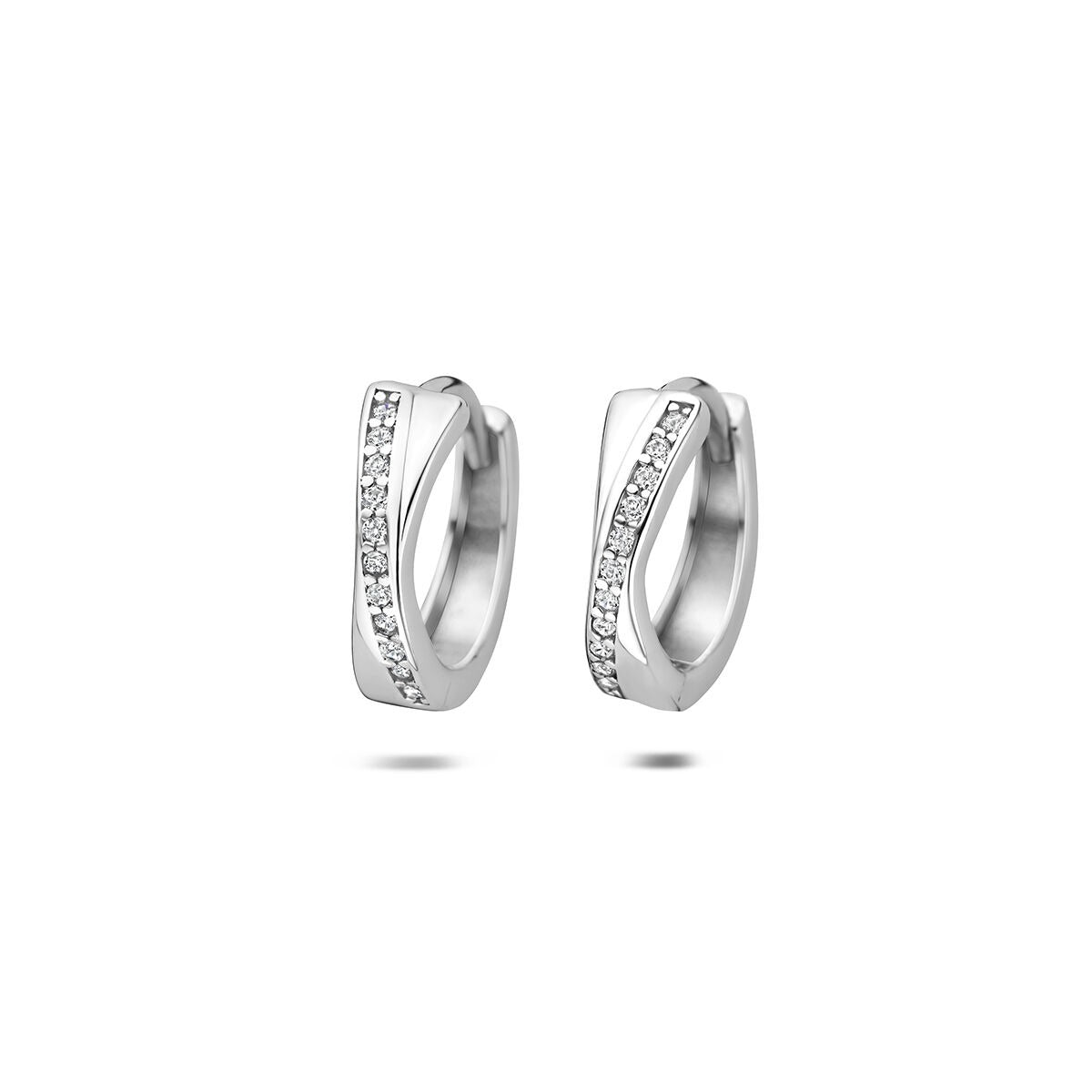 Aros de plata 925 rodiada con circonitas, diseño curvado y brillante.