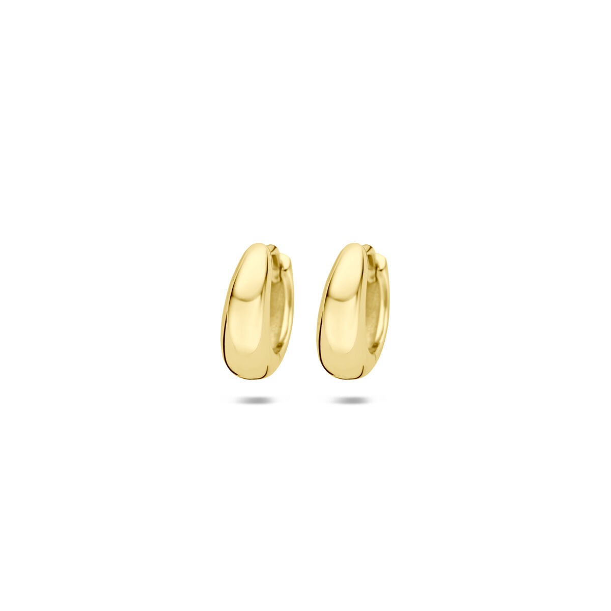 Pendientes de aro de plata 925 bañados en oro, con forma ovalada y acabado brillante.