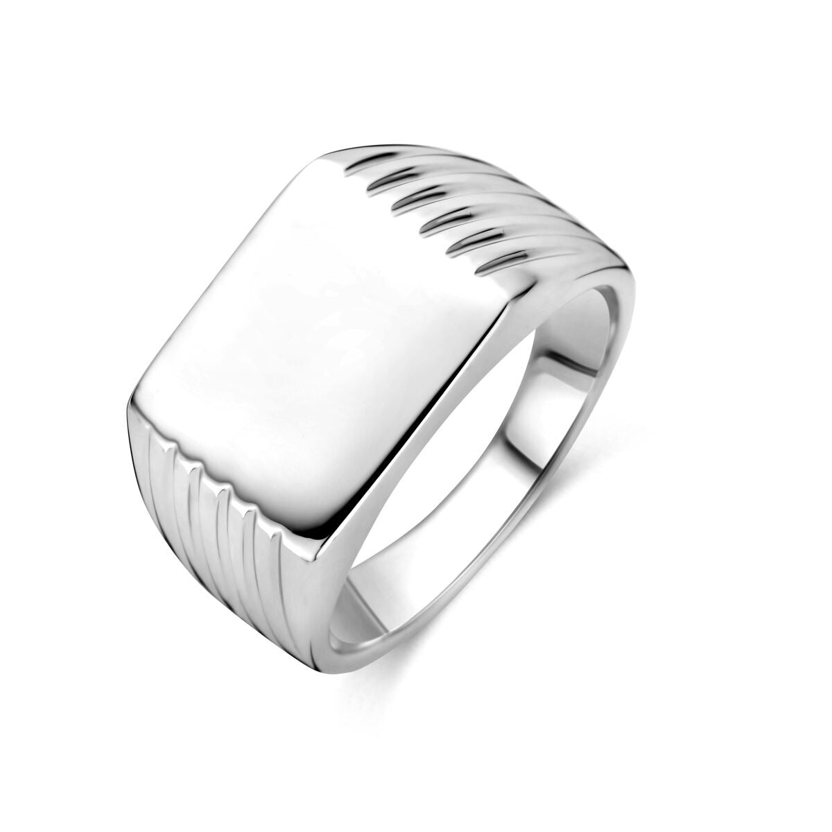 Anillo de sello plateado con acabado en rodio y detalles estriados en los laterales.
