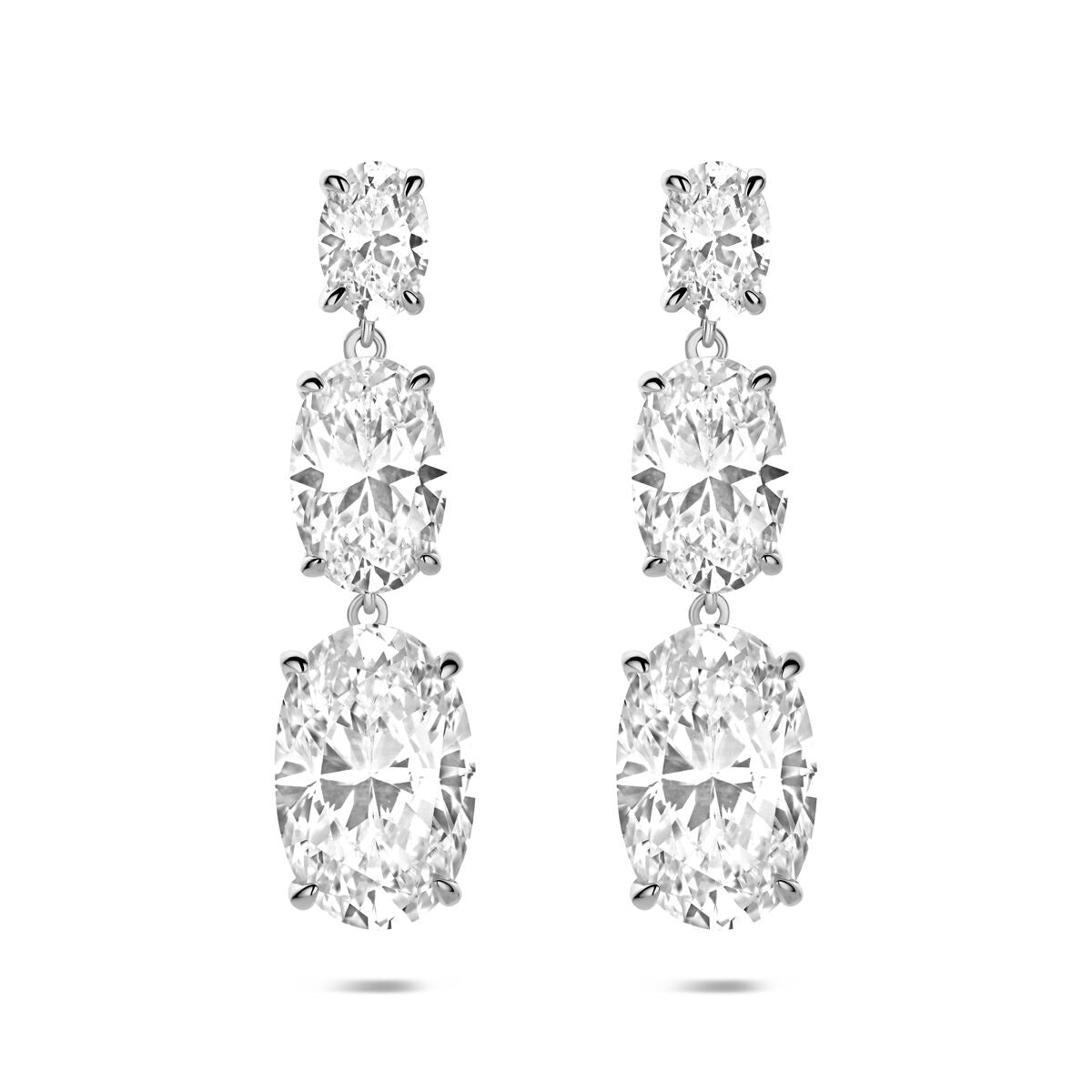 Pendientes largos de plata 925 rodiada con zirconitas brillantes en forma ovalada.