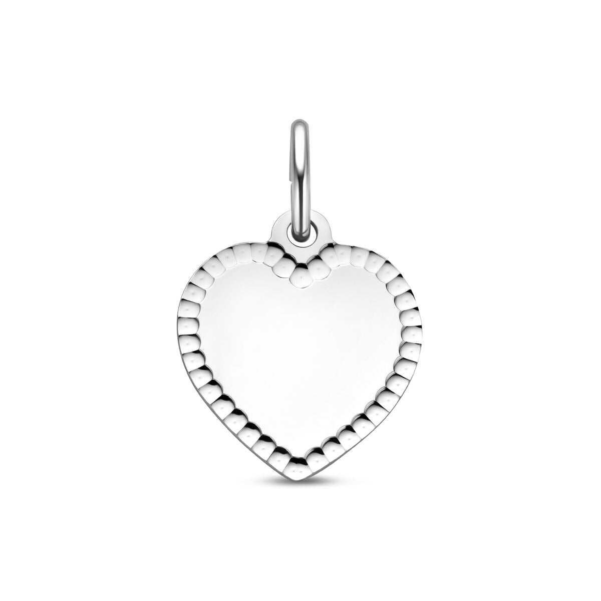 Colgante en forma de corazón de plata de ley 925, con acabado rodiado y borde estriado, mide 19 mm.
