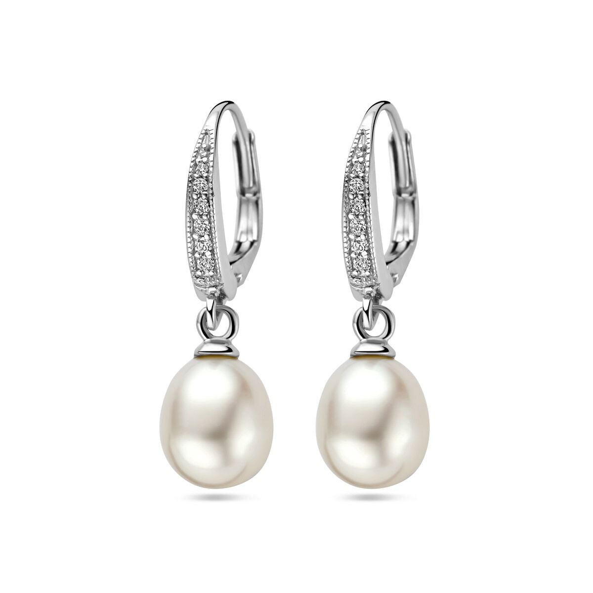 Pendientes largos de plata rodiada con circonitas y perlas de agua dulce.