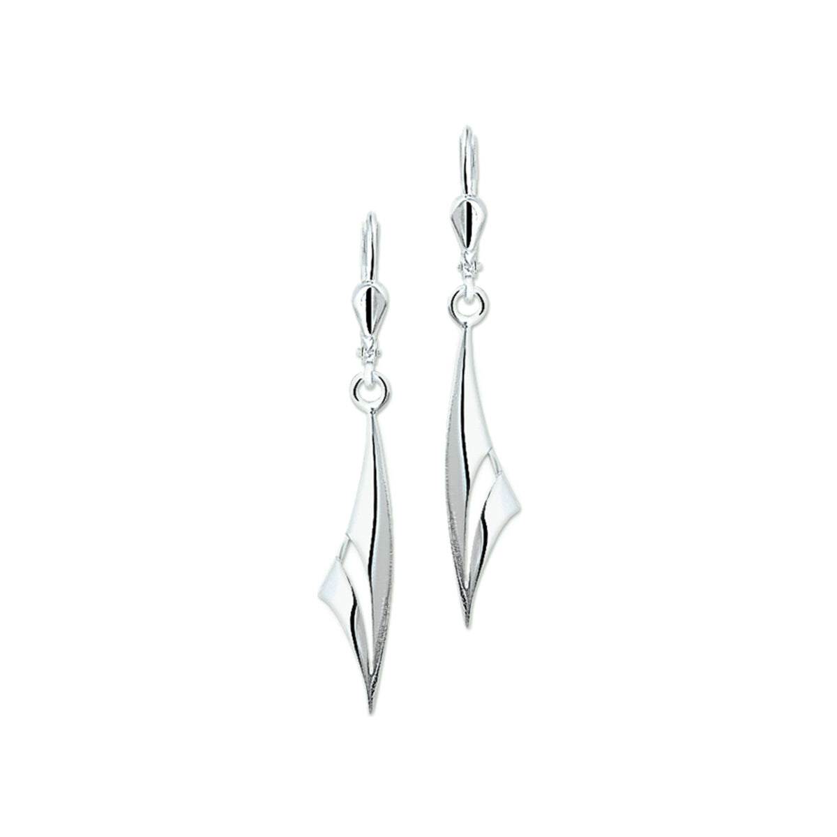 Pendientes largos de plata con acabado pulido y forma estilizada.