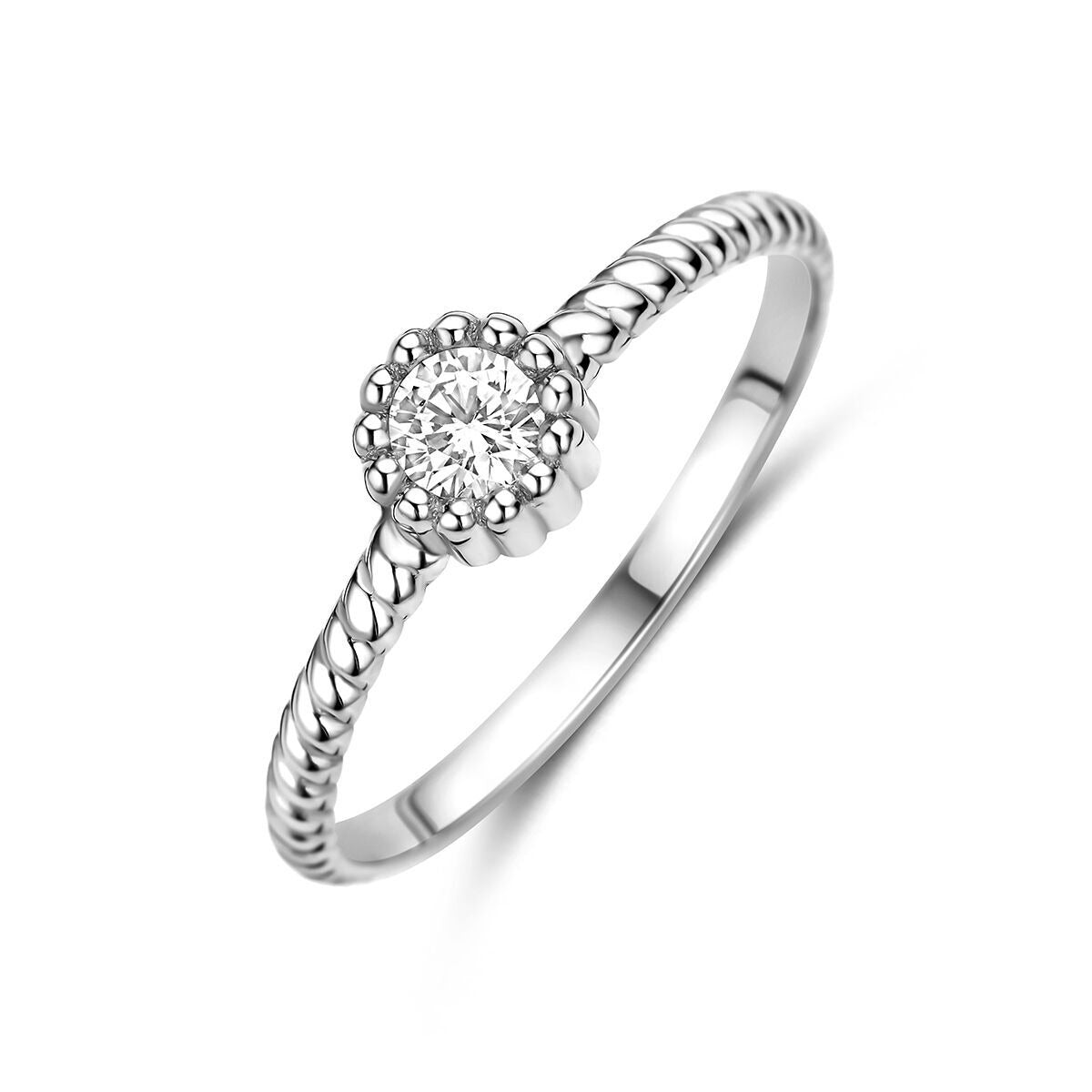 Anillo de plata 925 rodiada con zirconia, diseño trenzado y piedra central brillante.