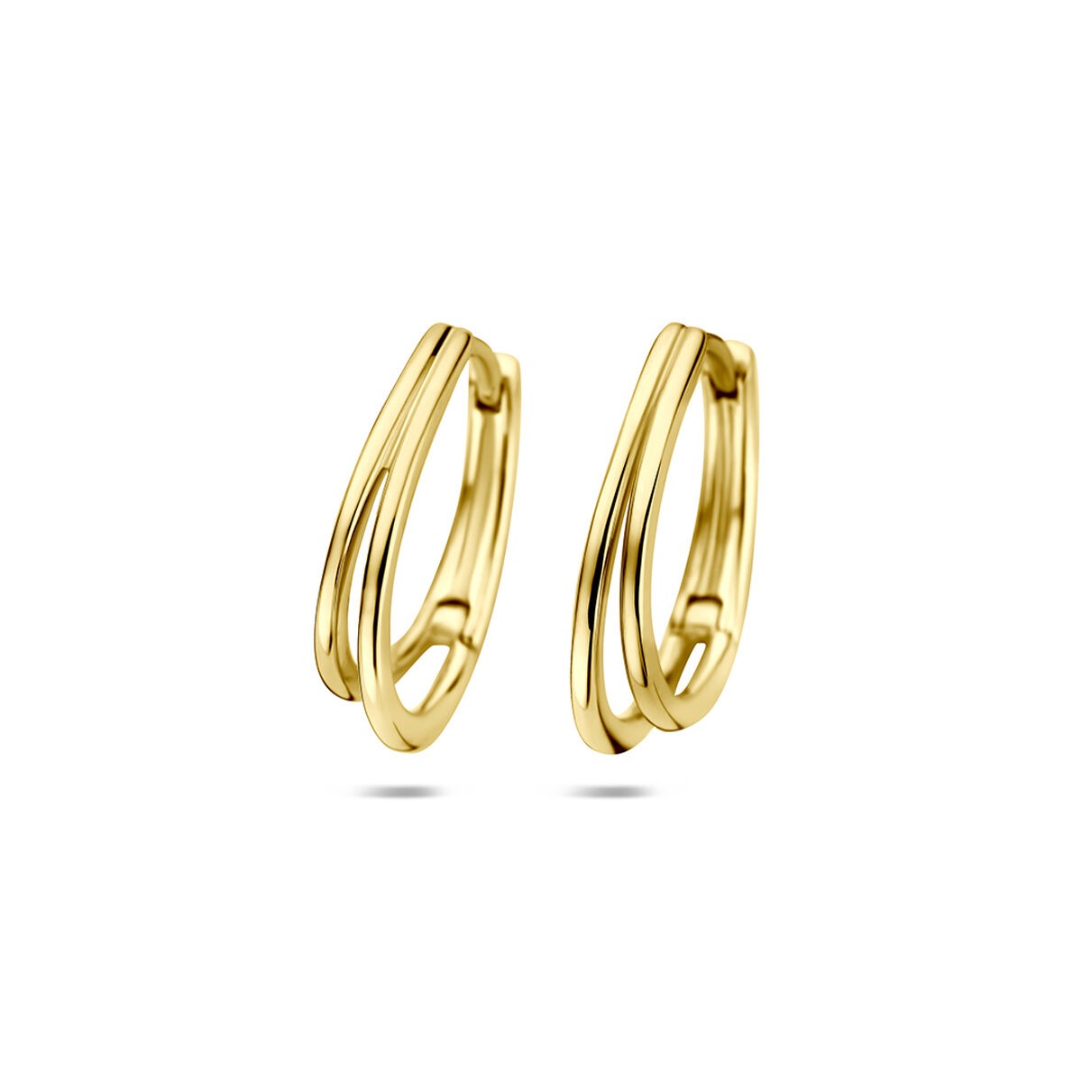 Pendientes de aro de oro amarillo de 14 quilates con un diseño elegante y moderno.
