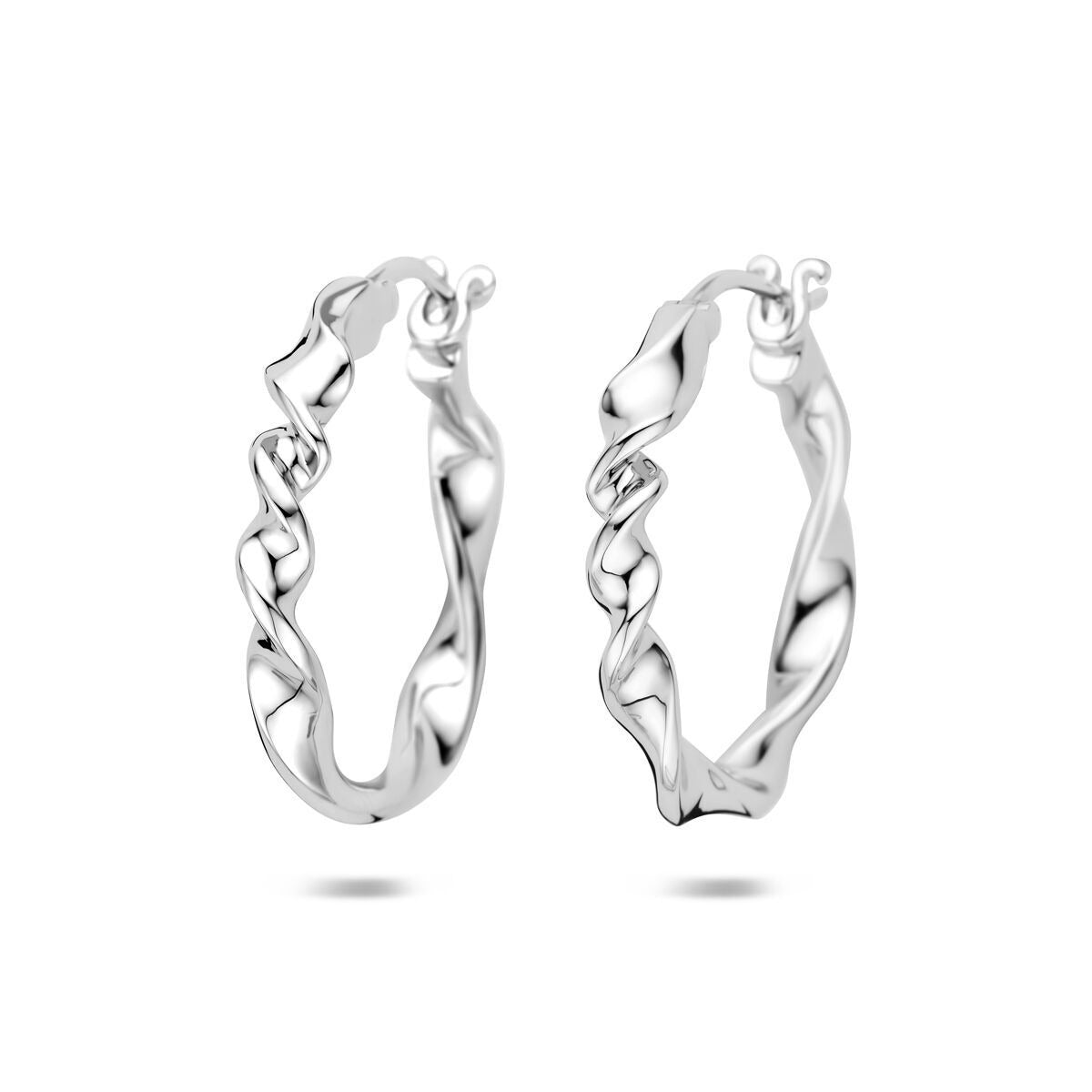 Pendientes de aro plateados, de 30 mm, con un diseño ondulado y acabado pulido.