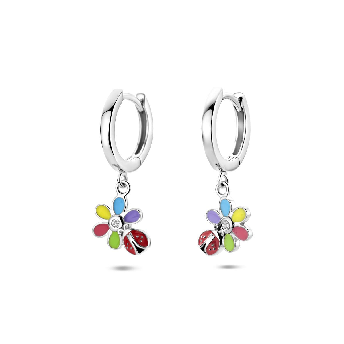 Pendientes de aro plateados para niños con flores de colores, circonitas y un mariquita.