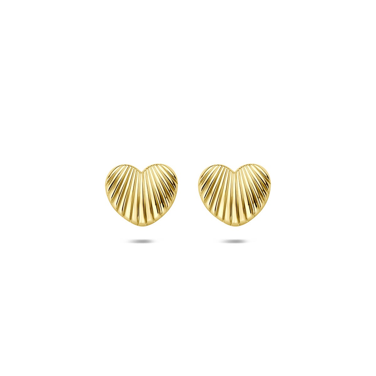 Pendientes de corazón en oro amarillo de 14k con un diseño estriado.