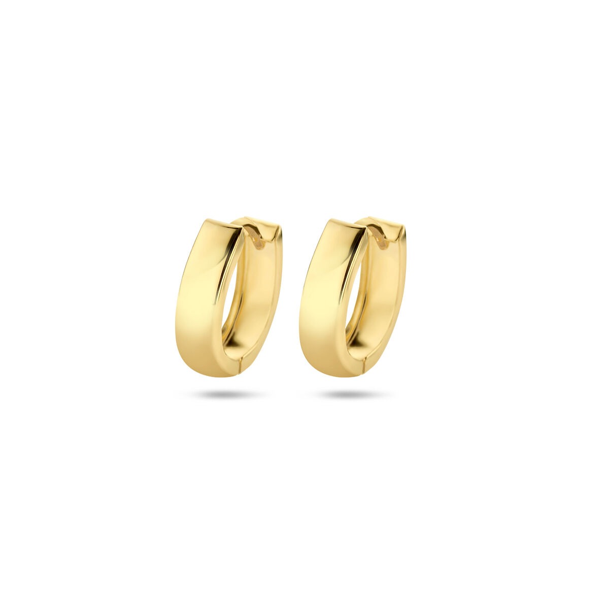 Pendientes de aro de oro amarillo de 14k con diseño estampado y acabado pulido.