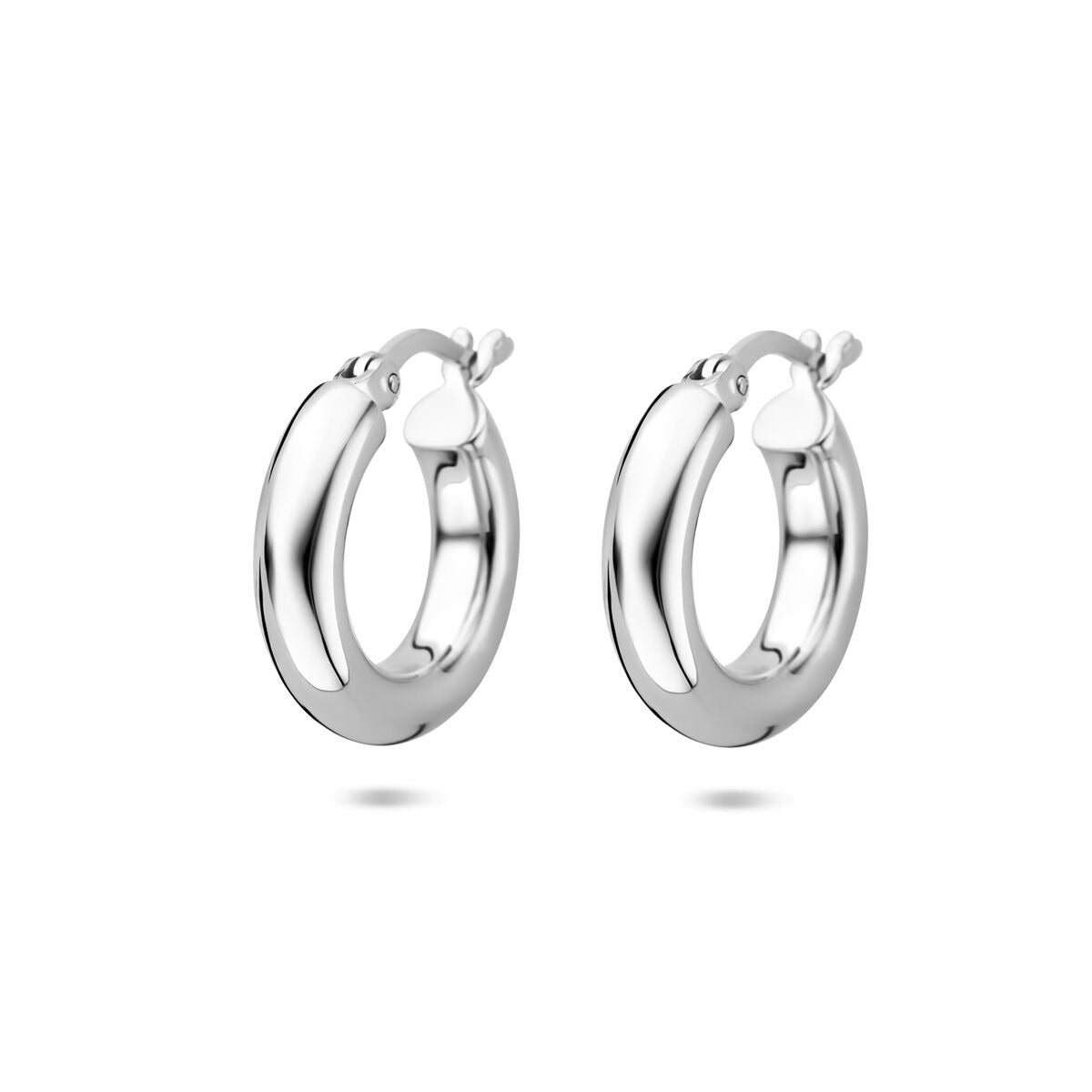 Pendientes de aro plateados de 17 mm, con acabado rhodium.