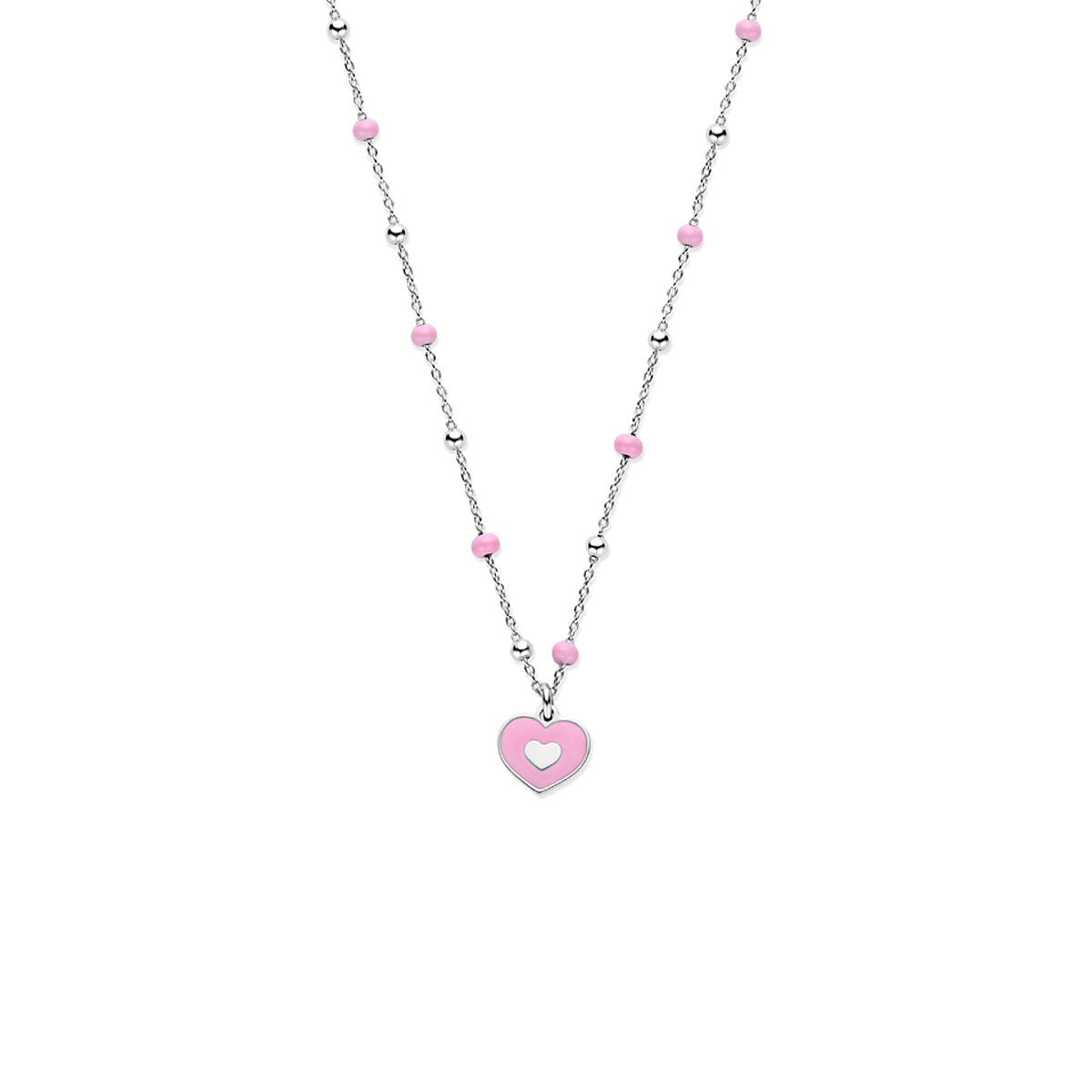 Collar de plata con un colgante en forma de corazón rosa y cuentas decorativas.