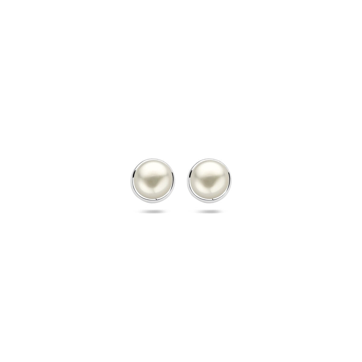 Pendientes de primera puesta de plata con perlas de agua dulce, acabados en rodio.