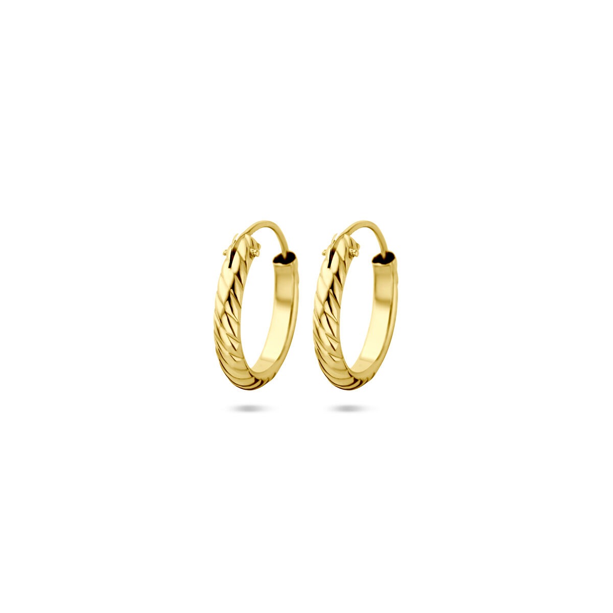 Aros de oro amarillo trenzados.