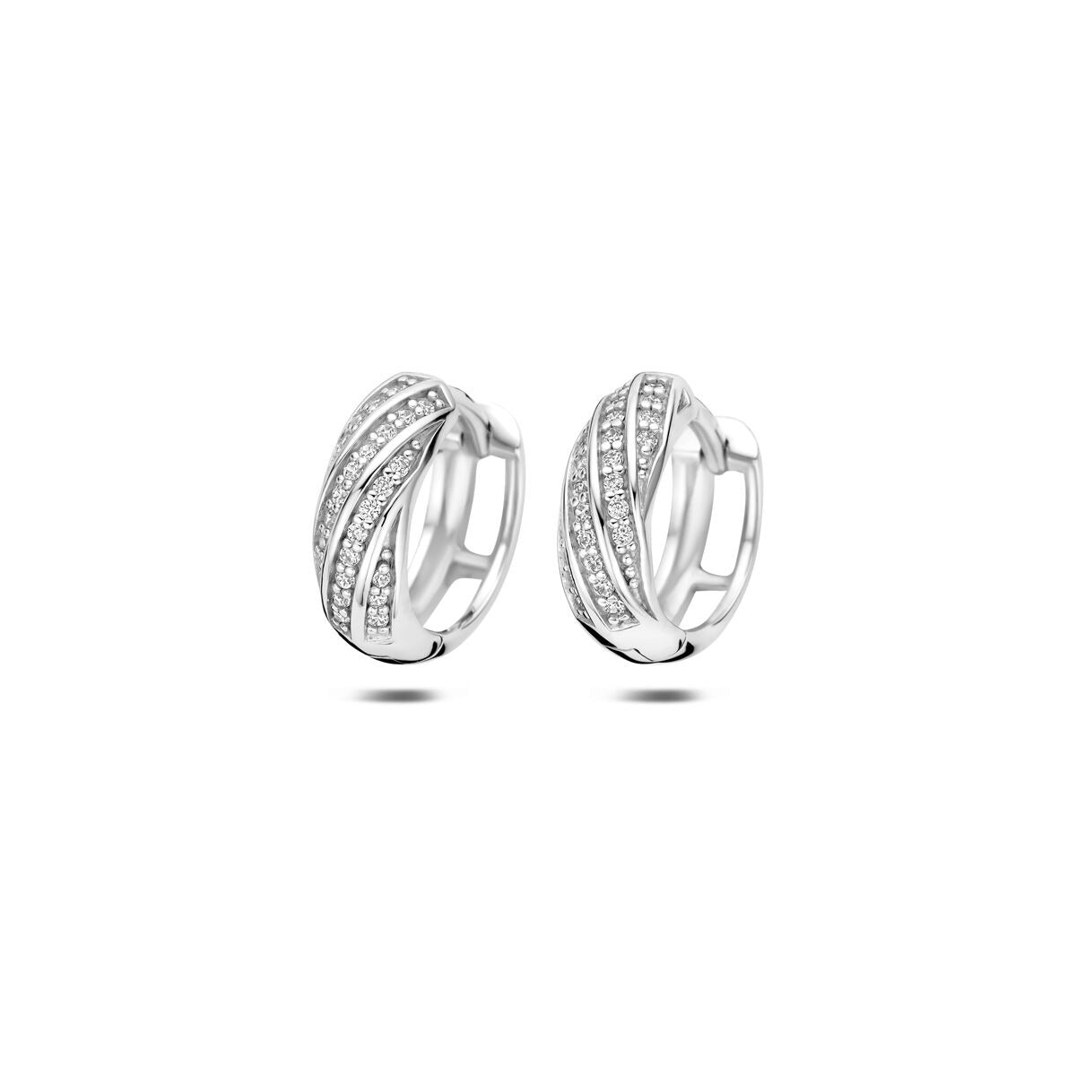 Pendientes de aro de plata 925 rodiada con zirconias, de 12 x 4.5 mm, con diseño ondulado.
