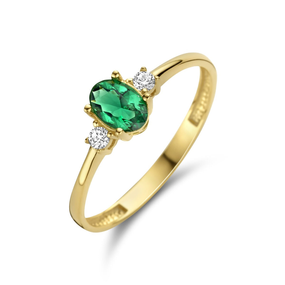 Anillo de oro amarillo de 14k con zircón verde ovalado y dos zircónes transparentes a los lados.