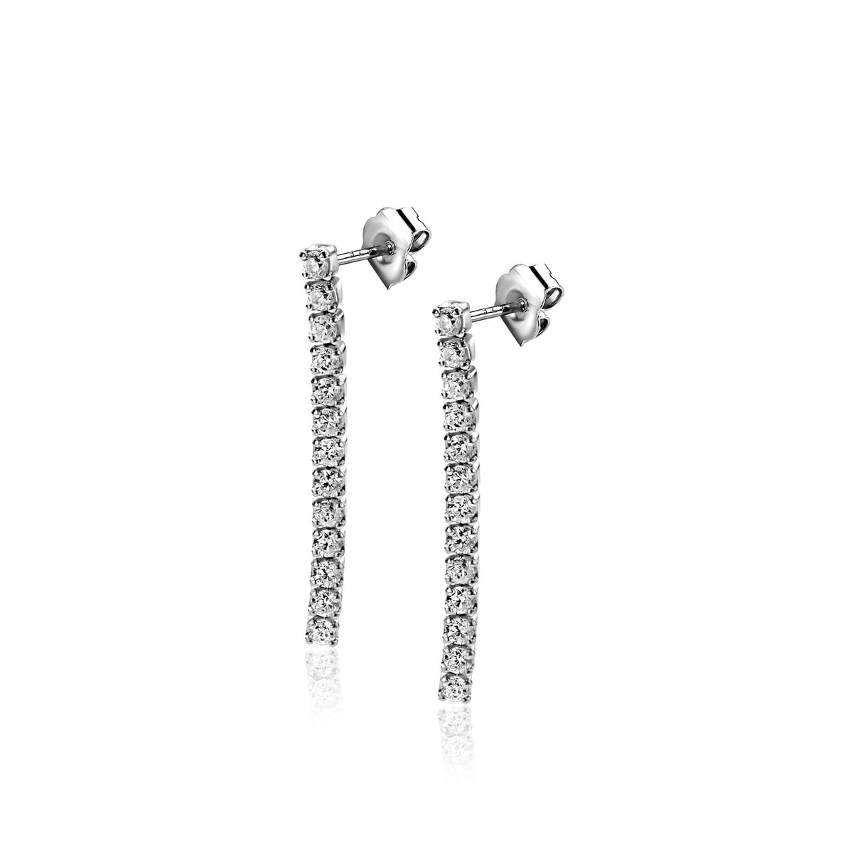 Pendientes largos de plata con piedras brillantes dispuestas en una línea vertical.