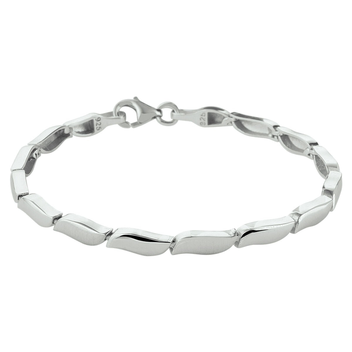 Pulsera de plata con acabado pulido/mate, eslabones en forma ovalada y cierre de langosta.