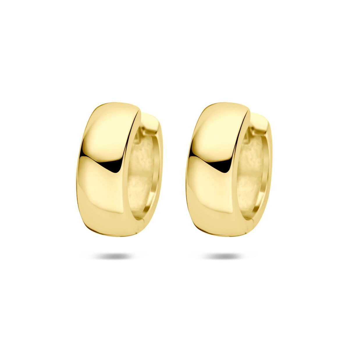 Pendientes de aro de plata 925 chapados en oro, con un diseño liso y brillante.