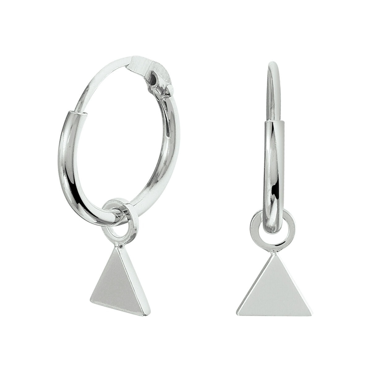 Pendientes de aro plateados con colgante triangular, acabado en rodio.