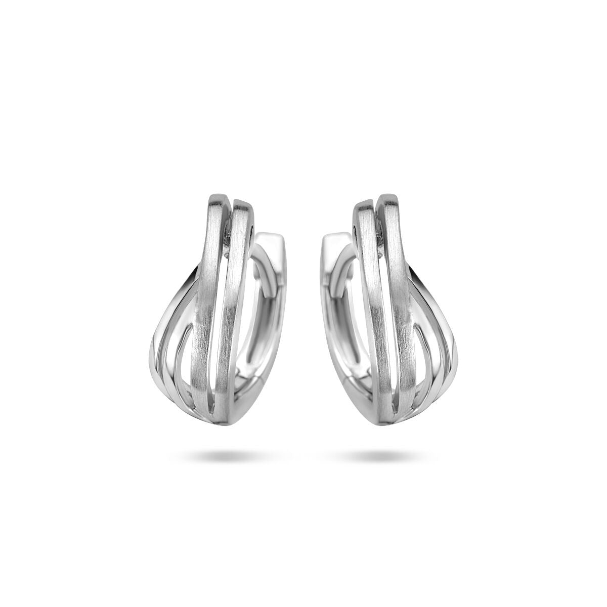 Pendientes de aro de plata 925 con acabado en rodio, con un diseño entrelazado y moderno.