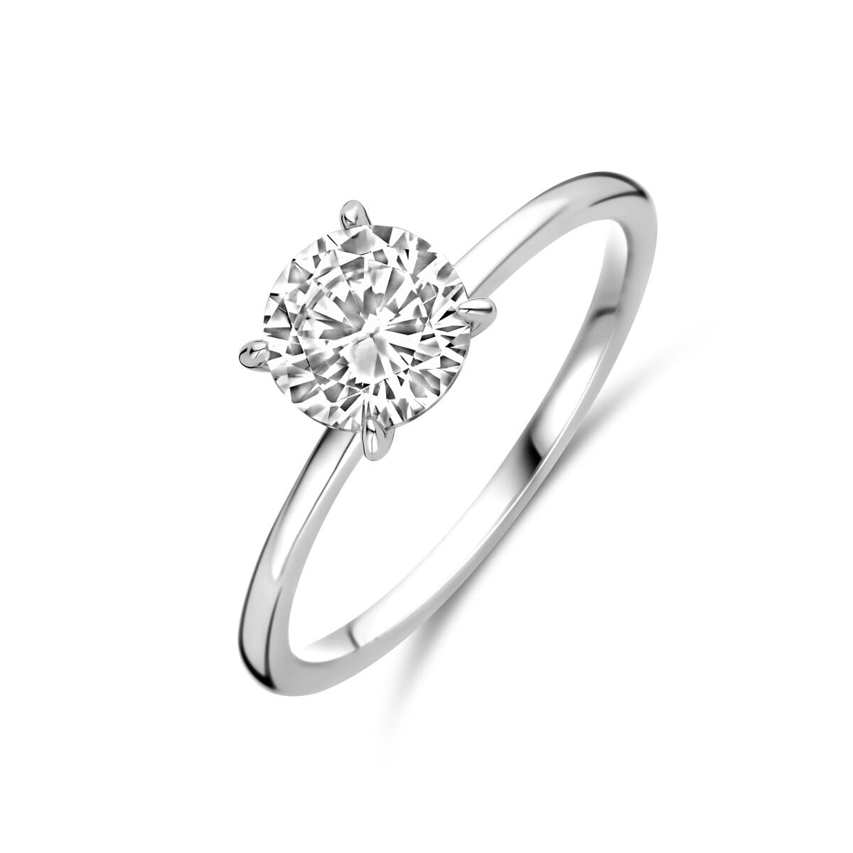 Anillo de plata rodiada con una zirconia redonda de 6,5 mm.