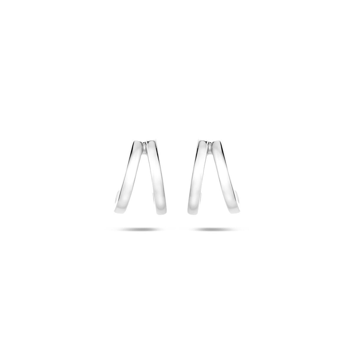 Pendientes de aro de plata de ley 925 con un diseño simple y moderno.