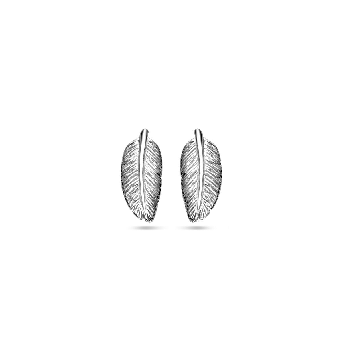 Pendientes de primera puesta en forma de pluma, acabados en plata de ley 925 y rodiados.
