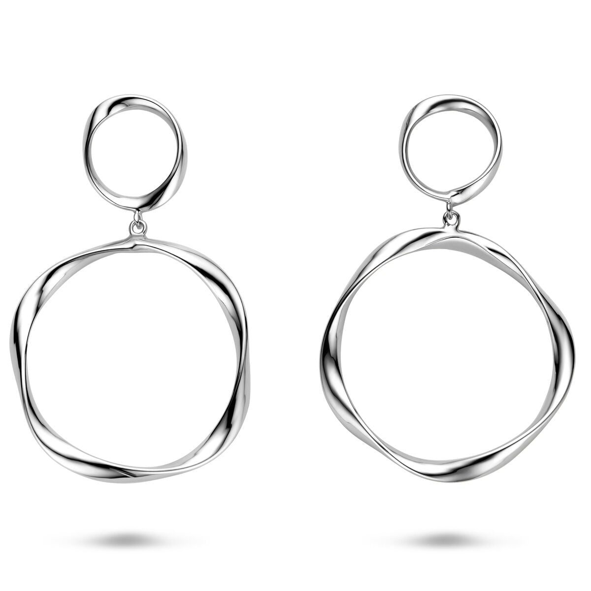 Pendientes largos de plata rodiada con un diseño elegante y brillante, de 66 mm de longitud.
